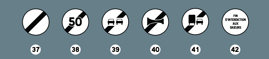 Fin de toutes les interdictions précédemment signalées imposées aux véhicules en mouvement. Fin de limitation de vitesse. Fin d'interdiction de dépasser. Fin d'interdiction de l'usage des avertisseurs sonores. Fin d'interdiction de dépasser pour les véhicules de transport de marchandises dont le PATC (Poids Total Autorisé en Charge) est supérieur à 3.5 t
